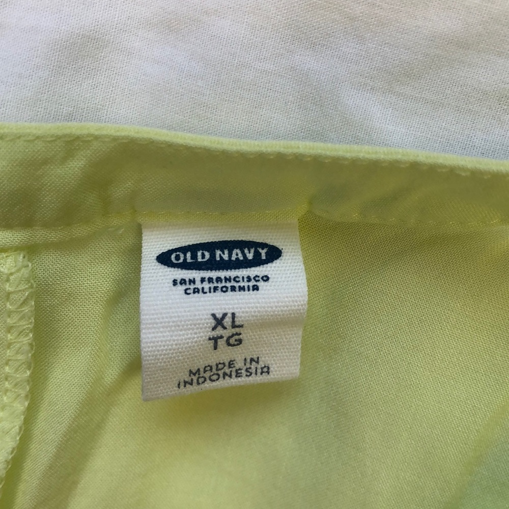 🎉HP🎉 Old Navy XL V-neck Tank Top - Picture 2 of 6